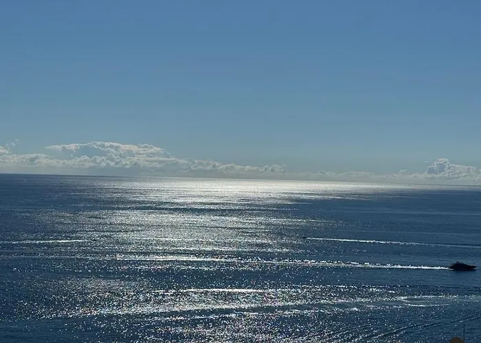 Seaside Bliss, Monaco, アパート *